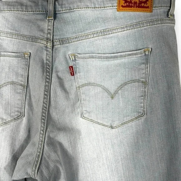 Levi's Classic Bermuda Casual Modest Shorts Jorts, Light Wash, Size 32W - Picture 8 of 10